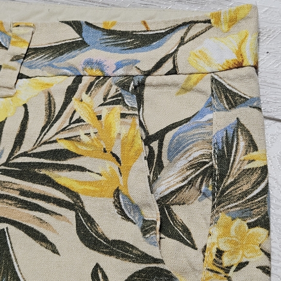 Old Navy Everyday Short Mid Rise 12 Botanical Yellow Linen Blend Tropical - Picture 9 of 12